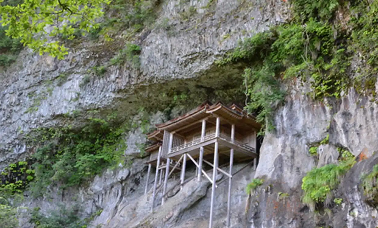三徳山（投入堂）
