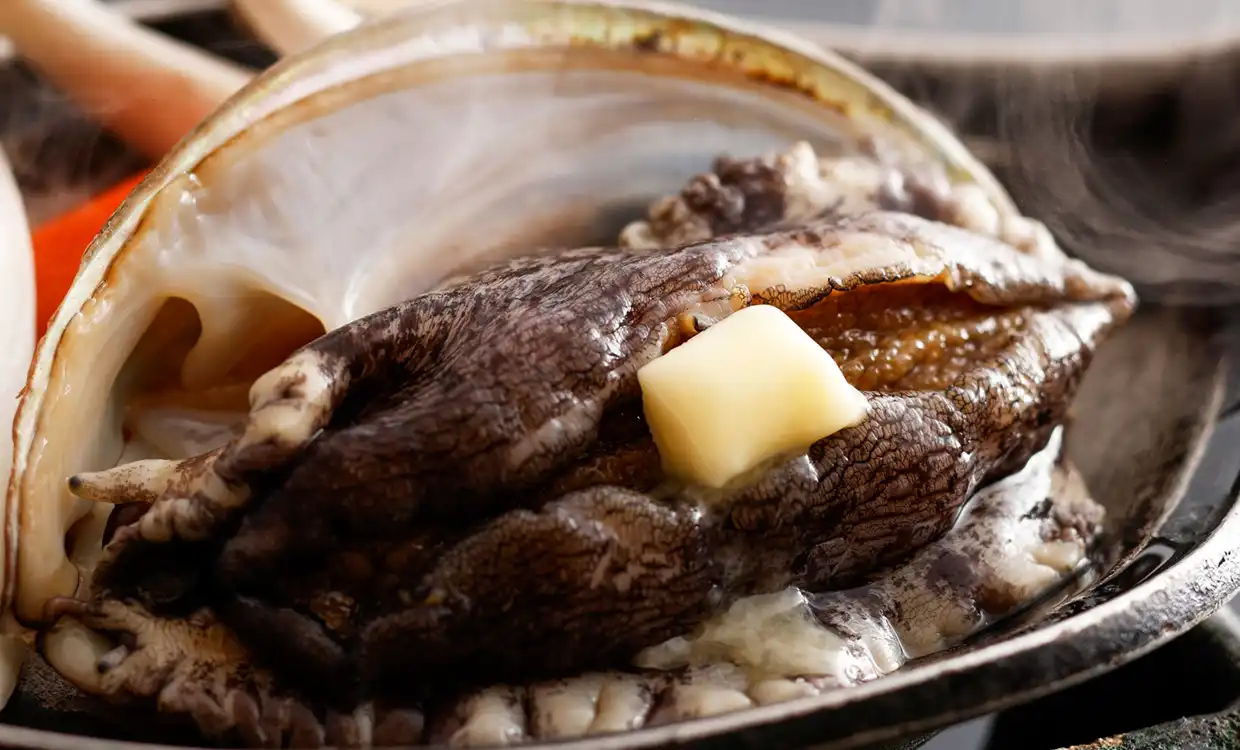 活きアワビ鉄板焼き（80～90g）